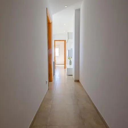 Amazing Views 2br - Pool - Parking * Μπένιντορμ