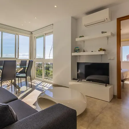 Amazing Views 2br - Pool - Parking Μπένιντορμ